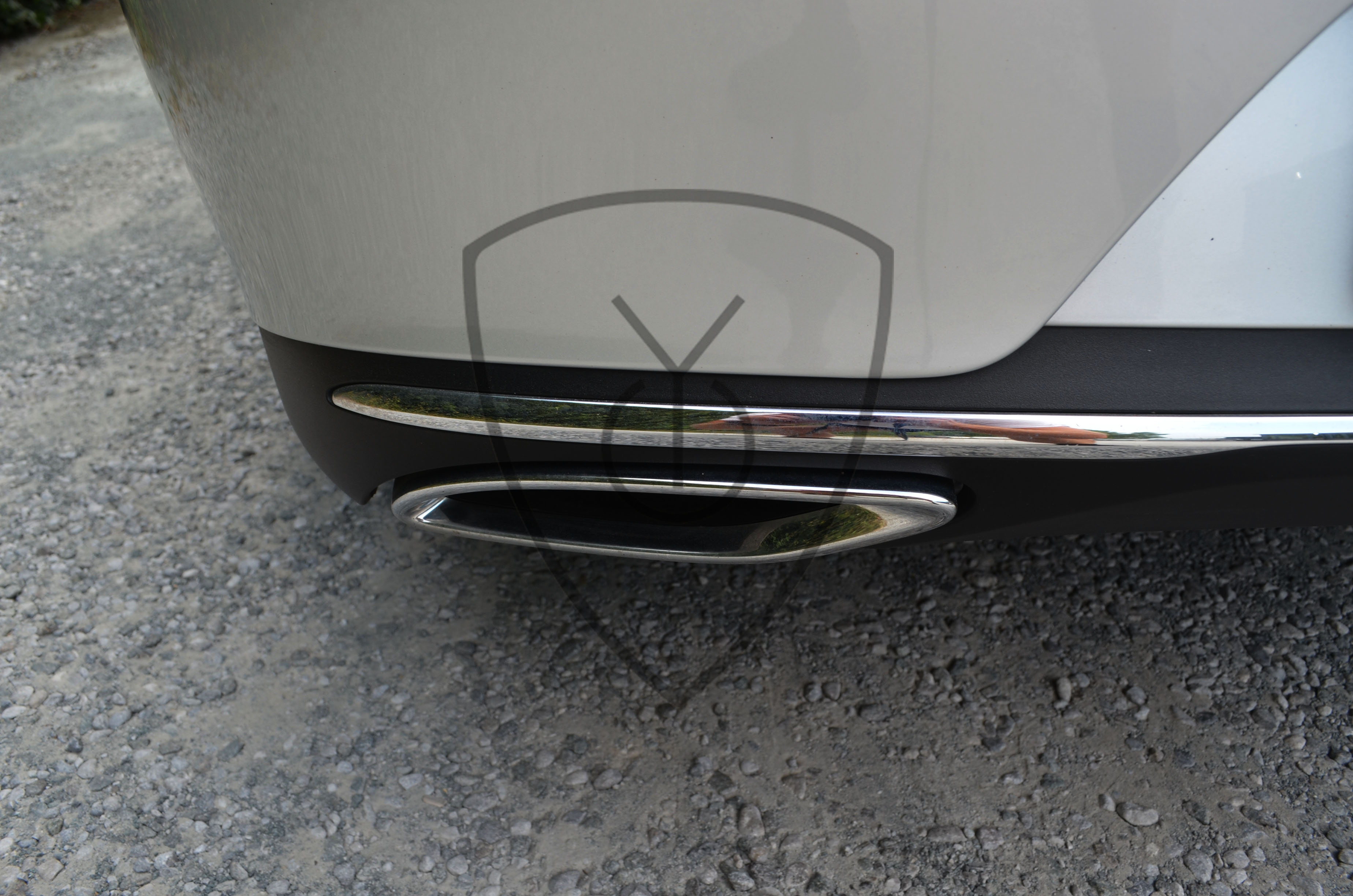 MERCEDES-BENZ-E220 — image 13